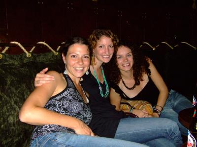 einem R'n'B-Club in SoHo. Angeblich total angesagt...wir waren da um eine Freundin von Lesley und JAne zu treffe, die nie dort aufgetaucht ist. Bier kostet schlappe 6 $...